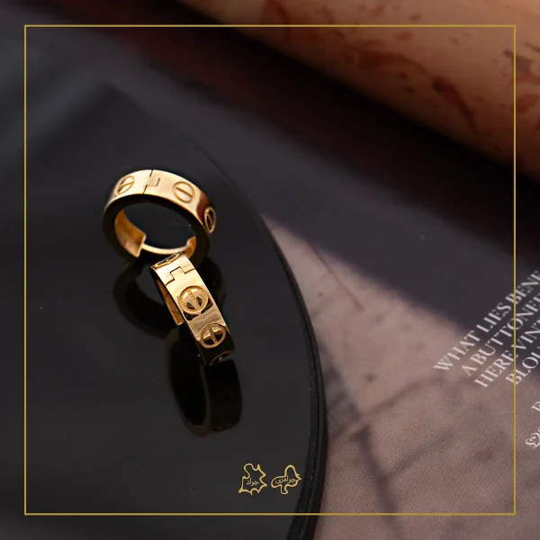 گوشواره طلا لاو کارتیر الکترا سایز مدیوم - Image 2