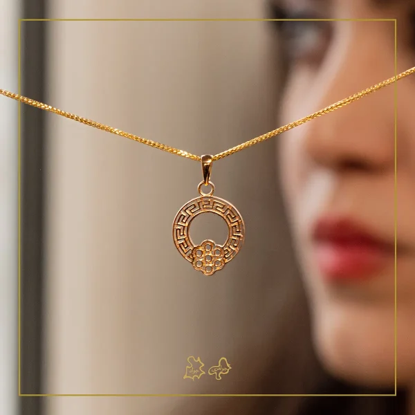 آویز طلا ورساچه آزورا