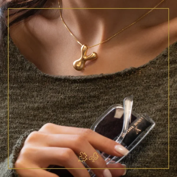آویز طلا مدل بادکنکی حرف Y مات