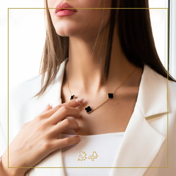 گردنبند طلا ونکلیف سه گل مشکی