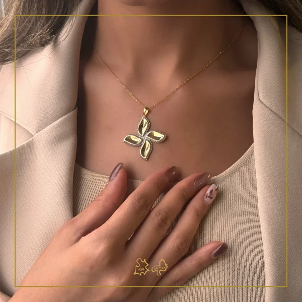 گردنبند طلا گل نگین دار