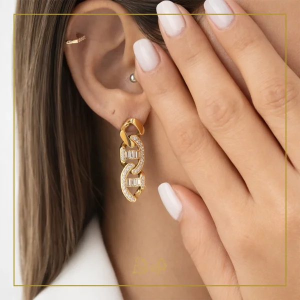 گوشواره طلا کارتیر نگین دار رویال